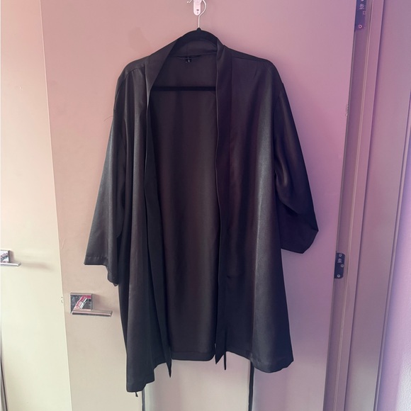 Black silky robe with ties - Picture 1 of 2